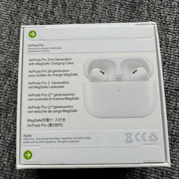Apple Ear Buds BRAND NEW - Picture 5 of 6
